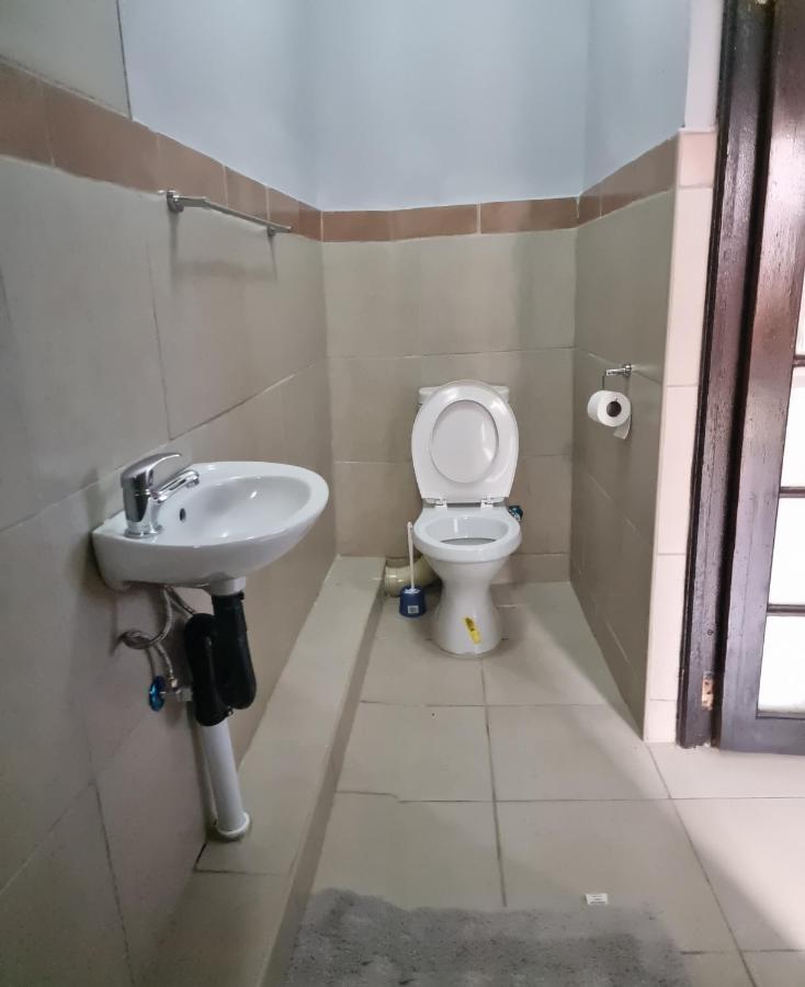 Stay At Home Airport Lodge Kempton Park Exterior foto