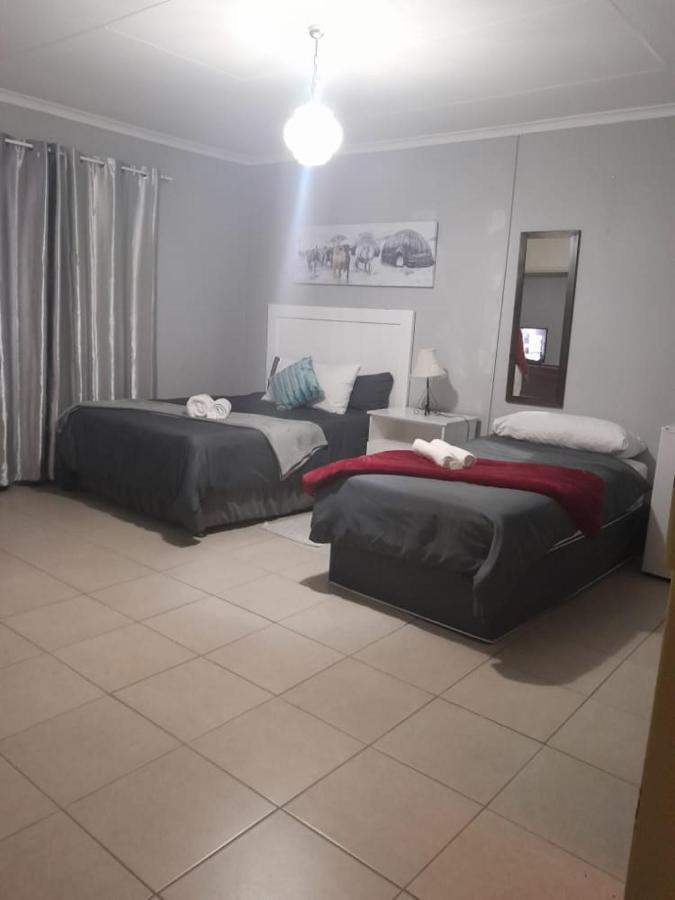 Stay At Home Airport Lodge Kempton Park Exterior foto